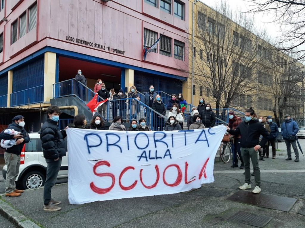 Flash mob della scuola davanti al Copernico: ritorno sui ...