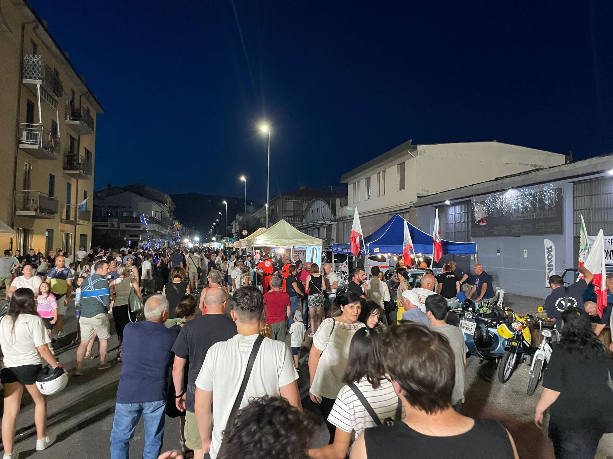 Migliaia Di Persone Ad “a Spasso Con Loste” Tv Prato